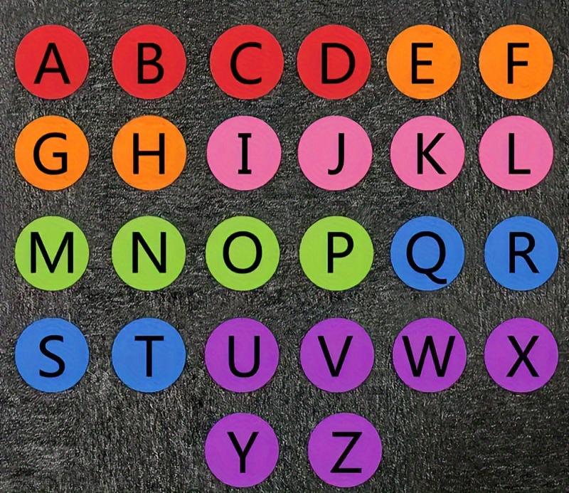 Marqueurs de sol en tapis ronds avec alphabet A à Z pour enfants.