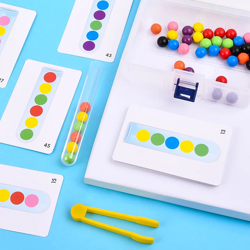 Matériel éducatif Montessori : tubes, billes et cartes de modèles