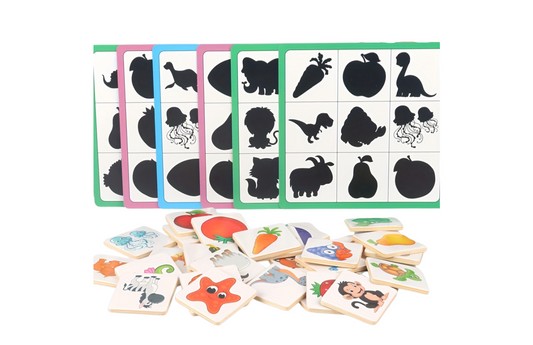 Ensemble en bois du jeu d'association Ombres et Images avec pièces colorées