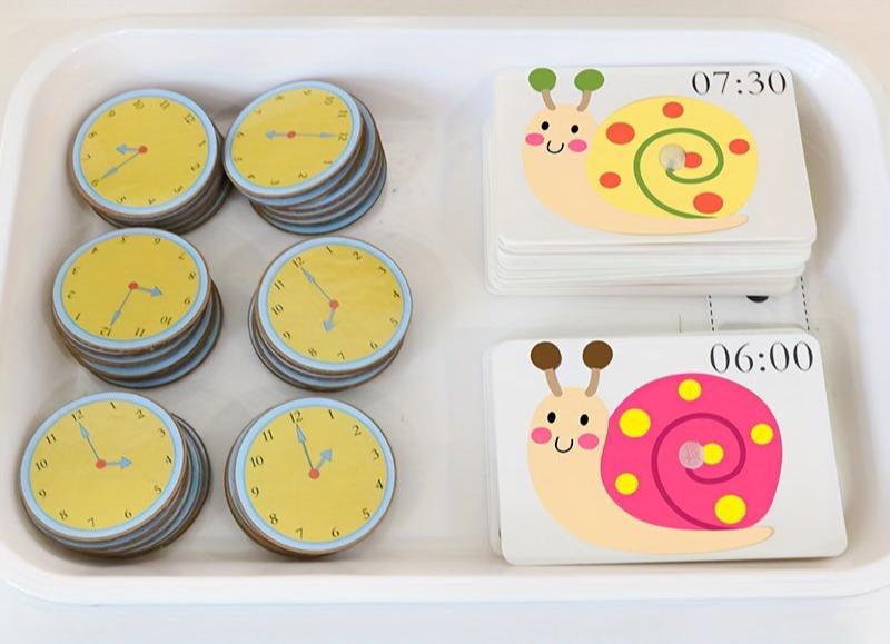 Kit d'apprentissage présenté sur une table, prêt à être utilisé.